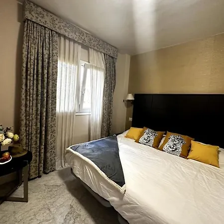 2 Bedroom Puerto Banus Flat With Balcony And Swimming Pool Apartment Marbella