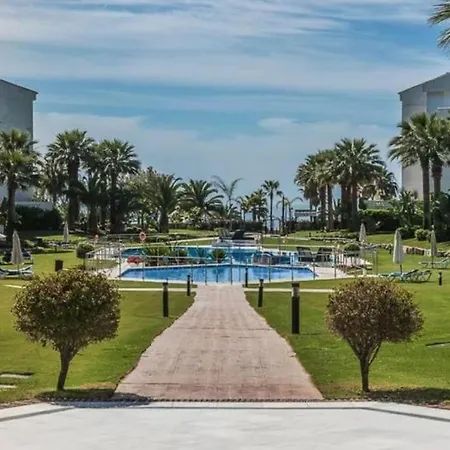 2 Bedroom Puerto Banus Flat With Balcony And Swimming Pool