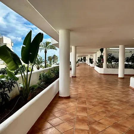 Apartment 2 Bedroom Puerto Banus Flat With Balcony And Swimming Pool *