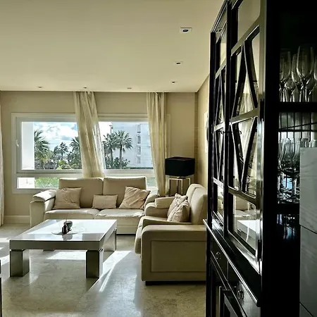 Apartment 2 Bedroom Puerto Banus Flat With Balcony And Swimming Pool