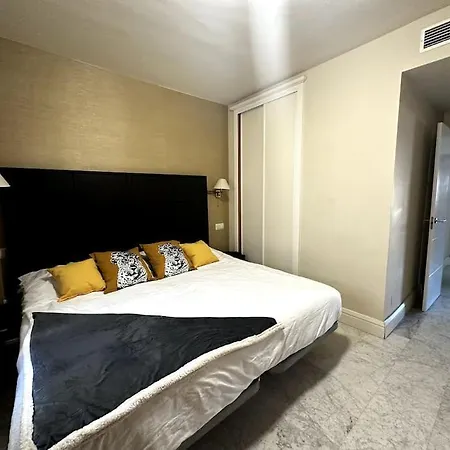 2 Bedroom Puerto Banus Flat With Balcony And Swimming Pool Marbella