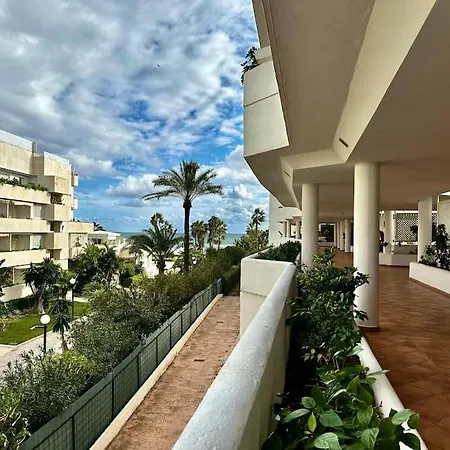 2 Bedroom Puerto Banus Flat With Balcony And Swimming Pool
