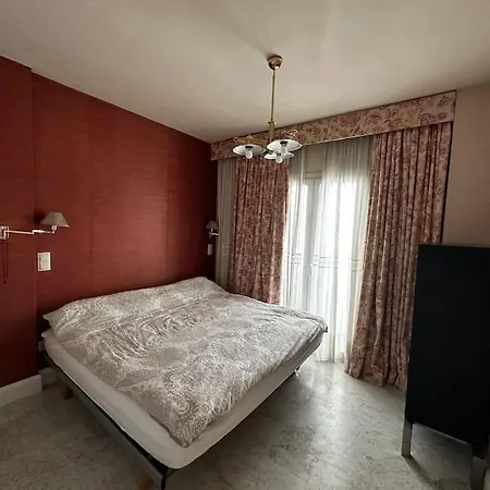 2 Bedroom Puerto Banus Flat With Balcony And Swimming Pool Apartment *