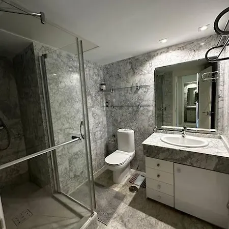 2 Bedroom Puerto Banus Flat With Balcony And Swimming Pool *