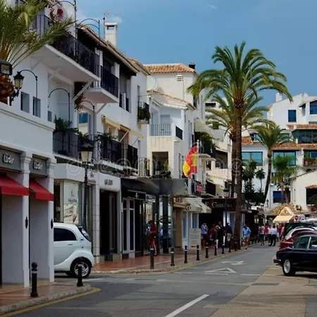 Apartment 2 Bedroom Puerto Banus Flat With Balcony And Swimming Pool *
