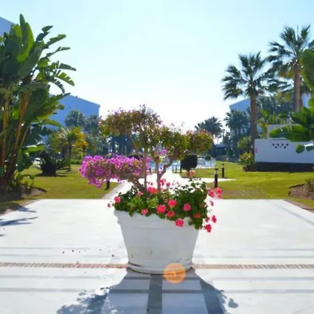 Apartment 2 Bedroom Puerto Banus Flat With Balcony And Swimming Pool *