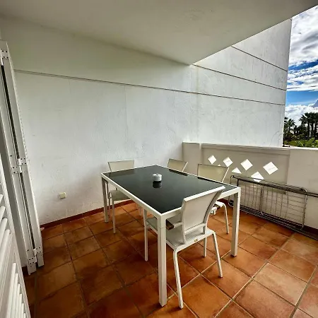 Apartment 2 Bedroom Puerto Banus Flat With Balcony And Swimming Pool *
